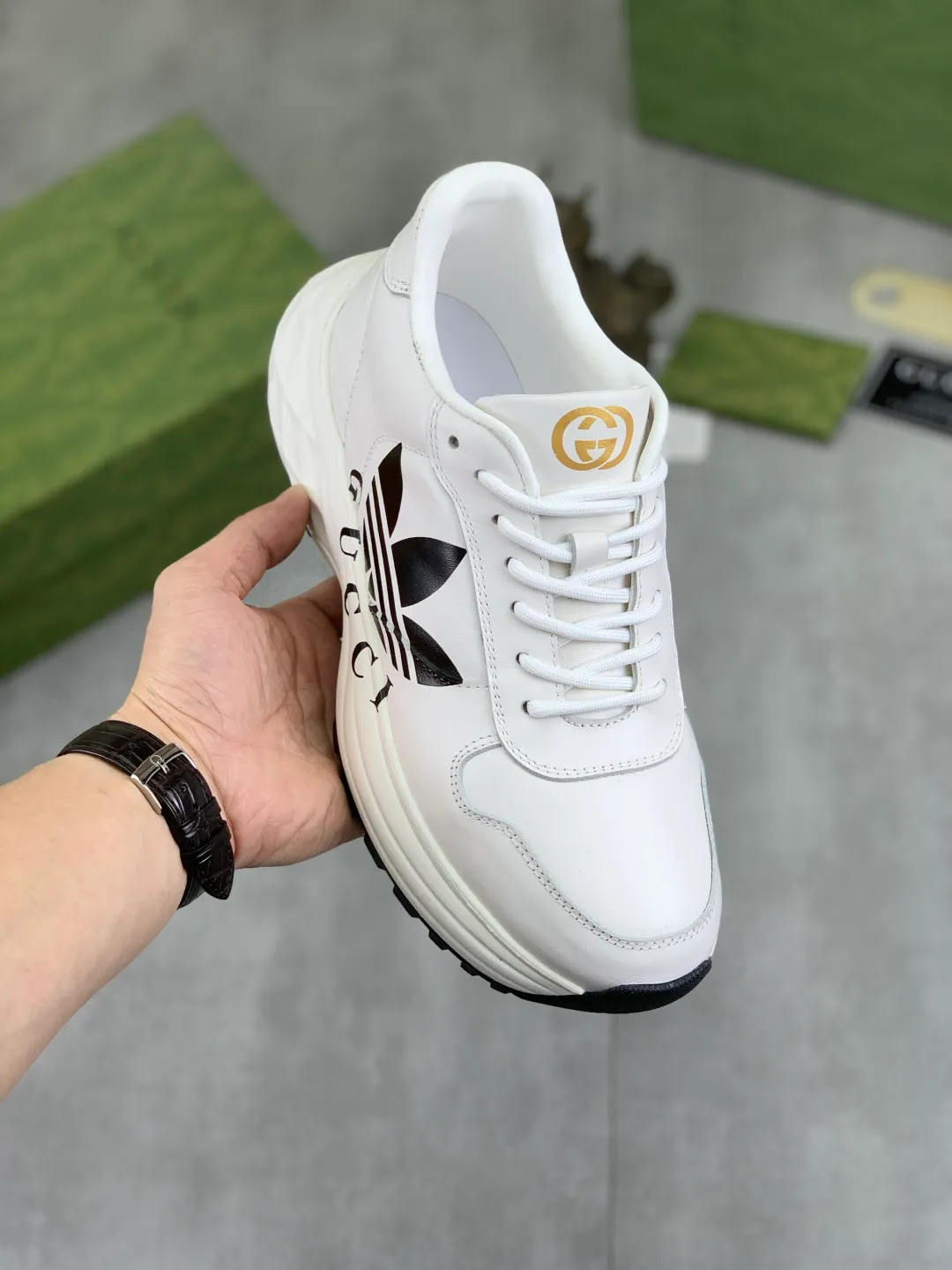 Men's shoes 💰P500💰[New style] 🆘 Dad's shoes [GUCCI] Gucci's new men's shoes are the first to be launched, and the materials and workmanship are superior to all versions on the market. The highest quality imported original top calfskin upper with trendy printed patterns ➕, the inner material is made of full-grain pigskin lining, privately molded soft TPU rubber comfortable outsole, and high foot comfort. Actual shooting, imported special materials highlight the unique charm of the brand 2️⃣colors available Size number; 38-44